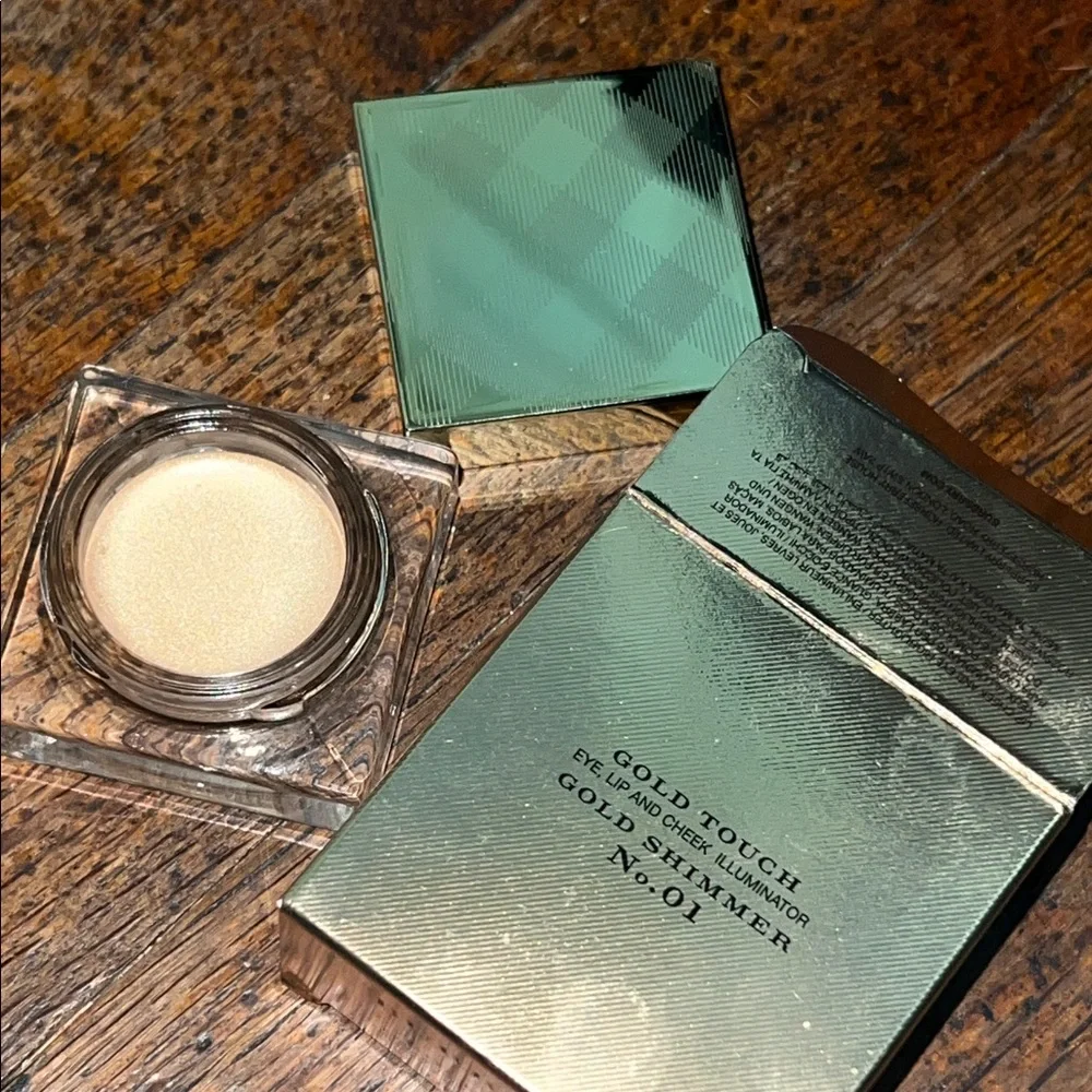 ⚡️💕Burberry Gold Touch Eye, Lip And Cheek Illuminator